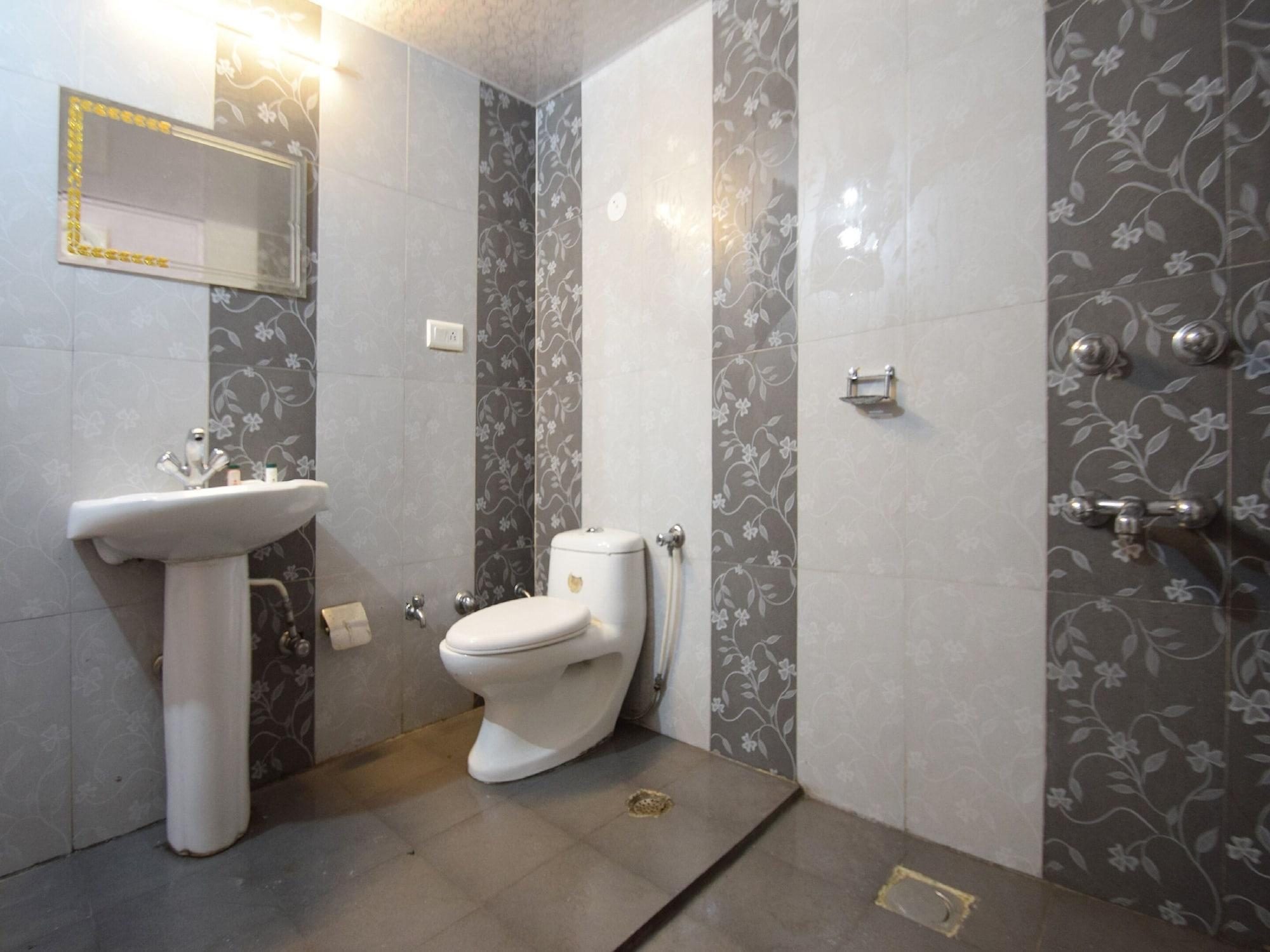 Oyo 29131 Hotel Mn Grand Shamshabad Extérieur photo