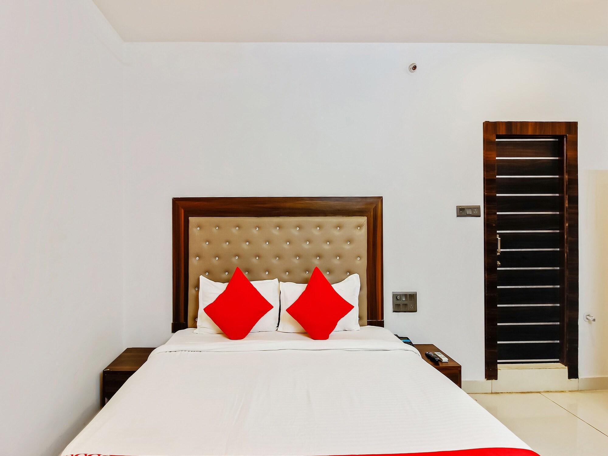 Oyo 29131 Hotel Mn Grand Shamshabad Extérieur photo